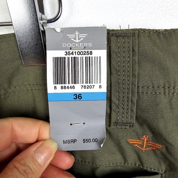 Dockers Classic Fit Green Cargo Shorts NWT - Picture 4 of 8